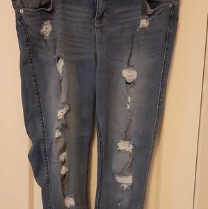 Torrid 18R bombshell skinny distressed jeans
